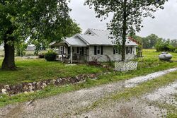 Pre-foreclosure in  Bunnyville Dr Clay City, IL 62824