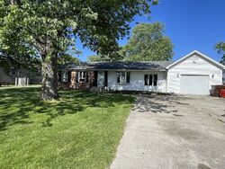 Pre-foreclosure in  N 1950 East Rd Watseka, IL 60970