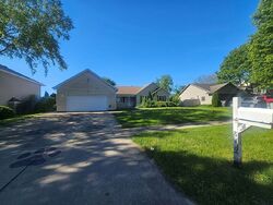 Pre-foreclosure in  Cambridge Ct Wilmington, IL 60481