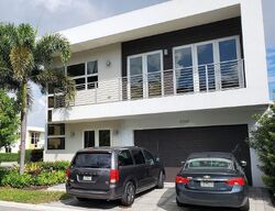 Pre-foreclosure in  Nw 74th Ter Miami, FL 33178