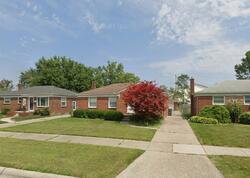 Pre-foreclosure in  Elizabeth St Saint Clair Shores, MI 48080