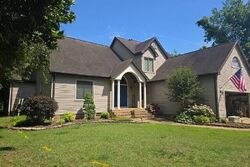Pre-foreclosure in  Odd Rd Poquoson, VA 23662