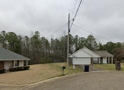 Pre-foreclosure in  Ridgecrest Dr Booneville, MS 38829