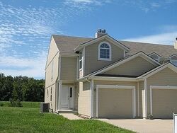 Pre-foreclosure in  Nw Plantation Ln Lees Summit, MO 64064