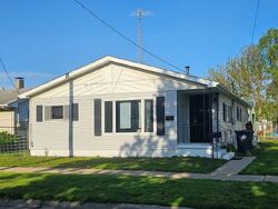 Pre-foreclosure in  S 6th Ave Canton, IL 61520
