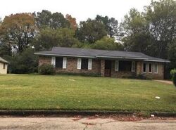 Pre-foreclosure in  QUEEN MARY LN Jackson, MS 39209