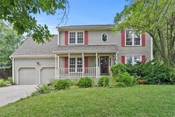 Pre-foreclosure in  W 92nd Pl Lenexa, KS 66219