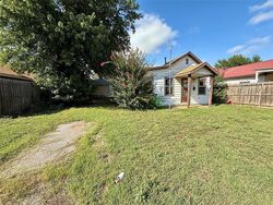 Pre-foreclosure in  Nowahy Ave Clinton, OK 73601