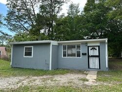 Pre-foreclosure in  HOLLYHOCK RD Jacksonville, FL 32209