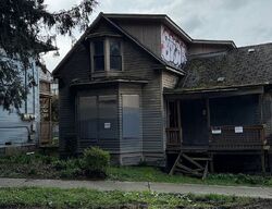 Pre-foreclosure in  Gilman Dr W Seattle, WA 98119