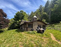  School House Rd, Whitetop VA