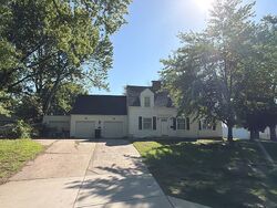 Pre-foreclosure in  S Ellison Way Independence, MO 64055