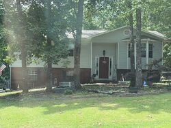 Pre-foreclosure in  Kingsway Dr Anniston, AL 36207
