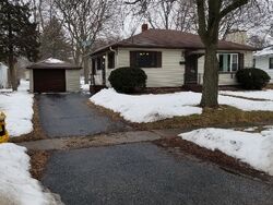  E Bagley St, Woodstock IL