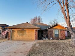 Pre-foreclosure in  Nw 124th Ter Oklahoma City, OK 73142