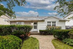 Pre-foreclosure in  92ND AVE Tinley Park, IL 60487