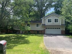 Pre-foreclosure in  Beach Dr Annapolis, MD 21403