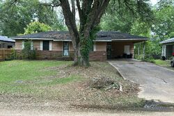 Pre-foreclosure in  Rowland Ave Jackson, MS 39209