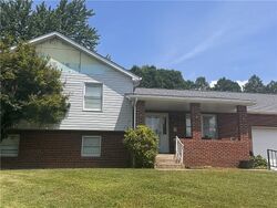 Pre-foreclosure in  Mckinley Dr Clairton, PA 15025