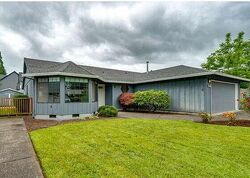 Pre-foreclosure in  Ne Brogden St Hillsboro, OR 97124