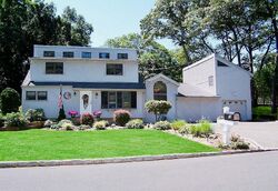 Pre-foreclosure in  LINDEN LN Farmingville, NY 11738