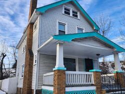 Pre-foreclosure in  Lakefront Ave Cleveland, OH 44112