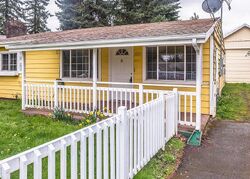 Pre-foreclosure in  E Burnside St Portland, OR 97216