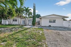 Pre-foreclosure in  Sw 11th Pl Boca Raton, FL 33432