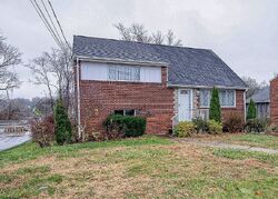 Pre-foreclosure in  Regency Dr Pittsburgh, PA 15239