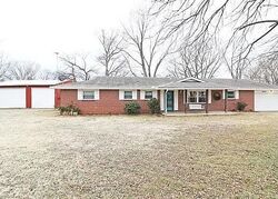 Pre-foreclosure in  Silver Lake Pl Bartlesville, OK 74006
