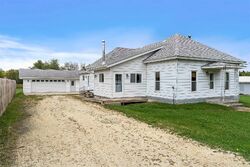 Pre-foreclosure in  S 4th St Fairbank, IA 50629