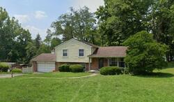 Pre-foreclosure in  Woodside Dr Batavia, OH 45103