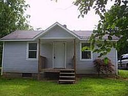 Pre-foreclosure in  Browns Ct Radcliff, KY 40160