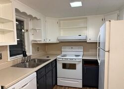 Pre-foreclosure in  Plum St Pottstown, PA 19464