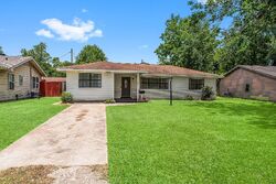 Pre-foreclosure in  Click Dr Beaumont, TX 77708