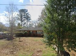 Pre-foreclosure in  N 4th St Opelika, AL 36801