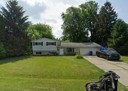 Pre-foreclosure in  Tipperary Trl Waterford, MI 48329