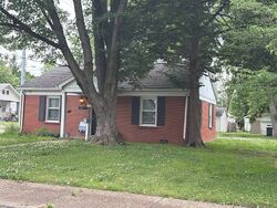 Pre-foreclosure in  Taylor Ave Evansville, IN 47714