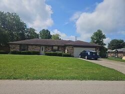 Pre-foreclosure in  Linden Dr New Castle, IN 47362