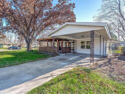  Roanoke Dr, Irving TX