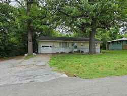 Pre-foreclosure in  S Rinker Ave Aurora, MO 65605