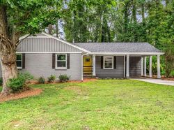 Pre-foreclosure in  LAURELWOOD DR SW Atlanta, GA 30311