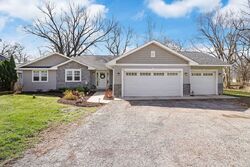 Pre-foreclosure in  S CIRCLE AVE Barrington, IL 60010