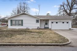  N Spring St, Cassville MO