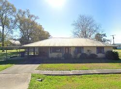 Pre-foreclosure in  Morris Ave Estherwood, LA 70534