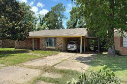 Pre-foreclosure in  Larkspur Dr Alexandria, LA 71303