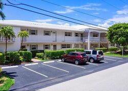 Pre-foreclosure in  Ne 30th St  Fort Lauderdale, FL 33306