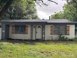 Pre-foreclosure in  Belvedere Dr Arlington, TX 76010