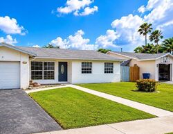 Pre-foreclosure in  Nw 42nd St Fort Lauderdale, FL 33323