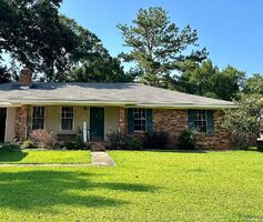 Pre-foreclosure in  Northwest Cir Hattiesburg, MS 39401